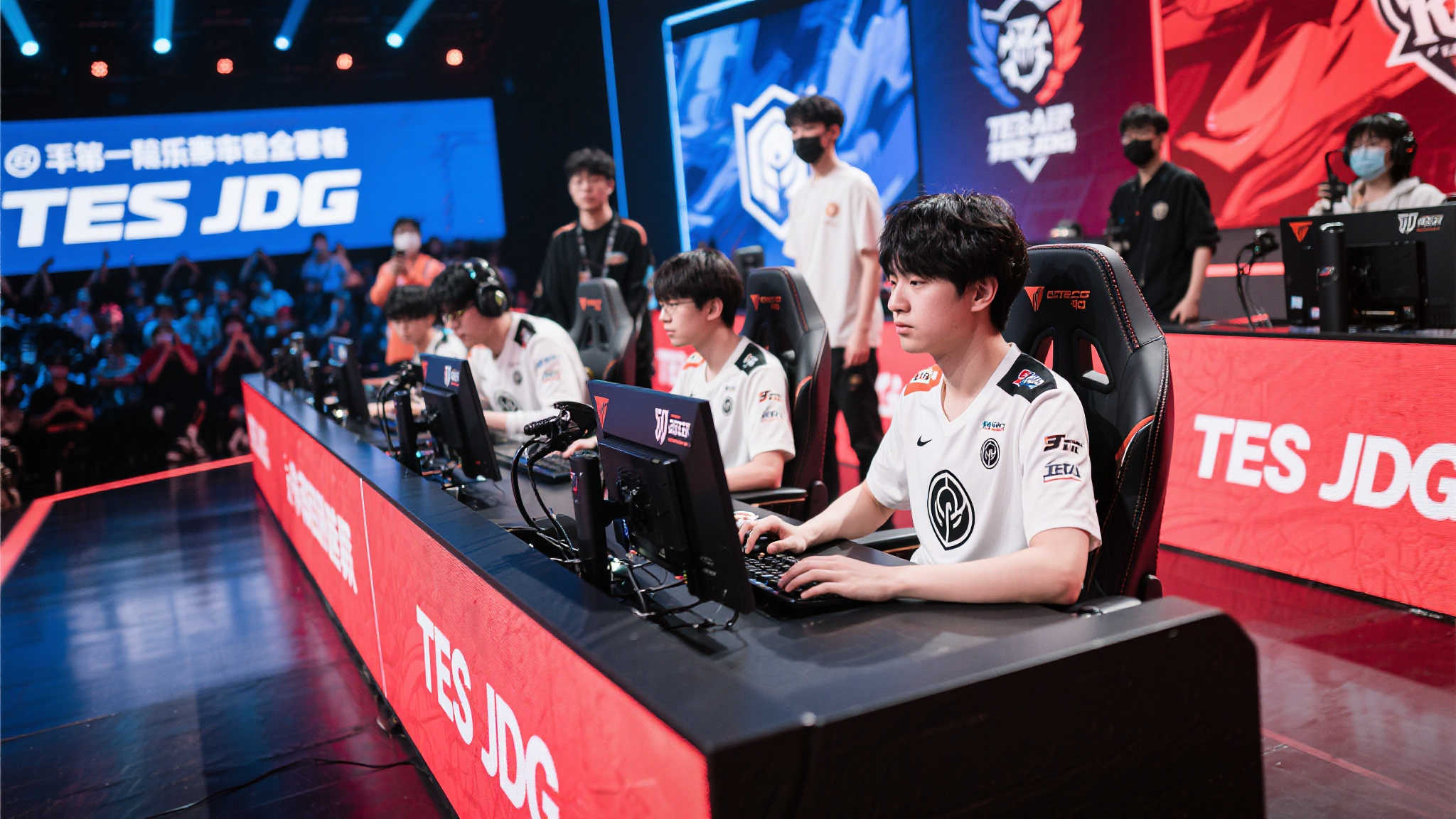 锁定斗鱼,激情燃烧!2025 LPL第三赛段本周末开战 锁定斗鱼,激情燃烧!2025 LPL第三赛段本周末开战